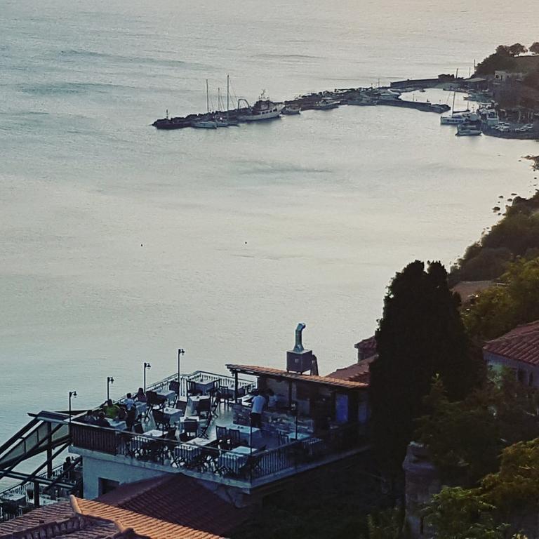 Villa Molivos Views 미팀나 외부 사진